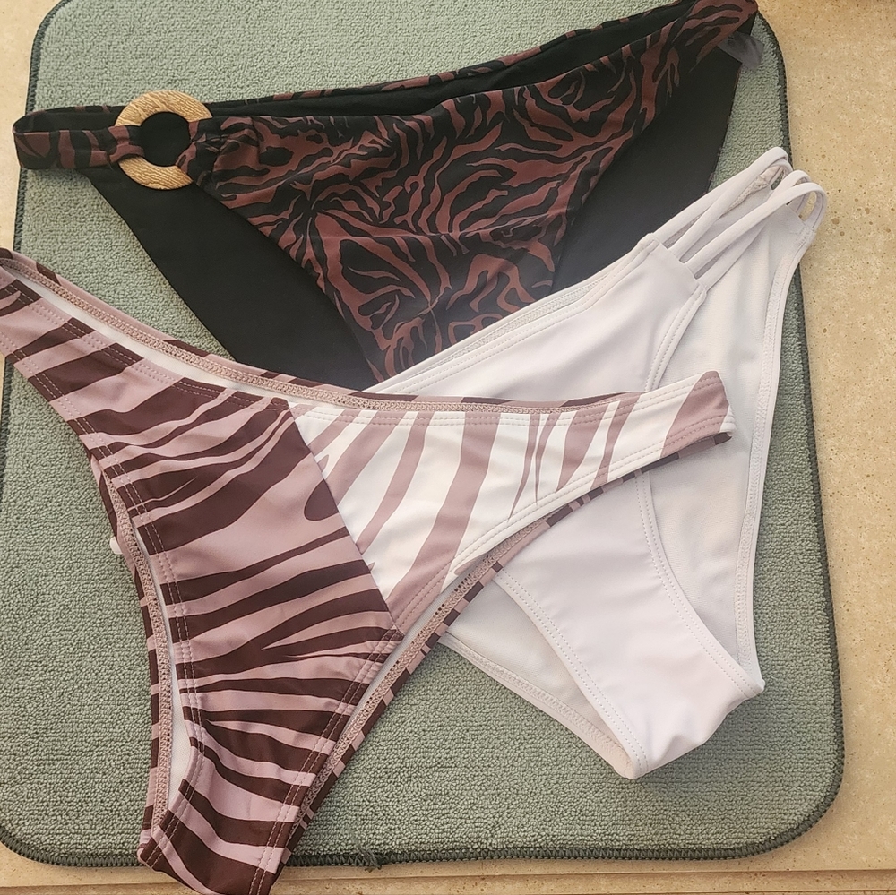 Women's (L/XL) Set Of 3 bikini bottoms - New